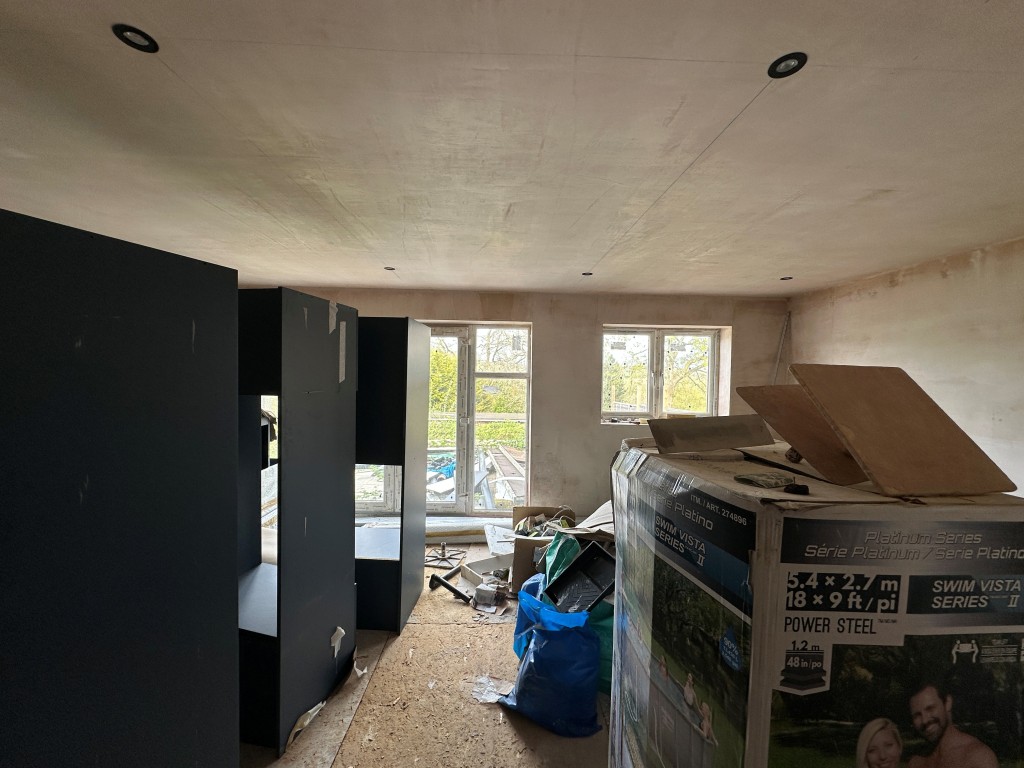 Lot: 127 - FOUR-BEDROOM DETACHED HOUSE IN NEED OF WORKS - Living Room with access to garden